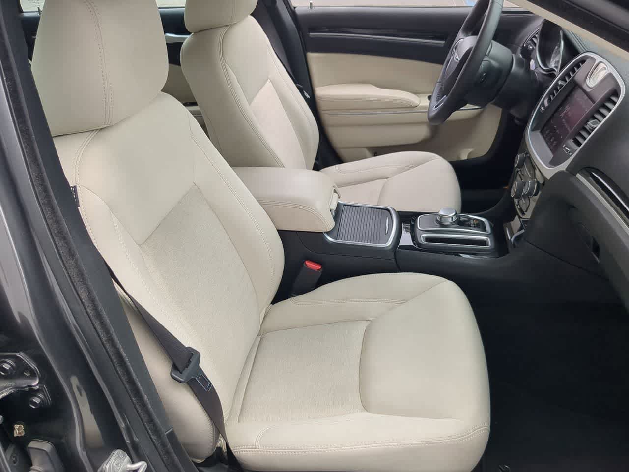 Chrysler 300 Touring 2023