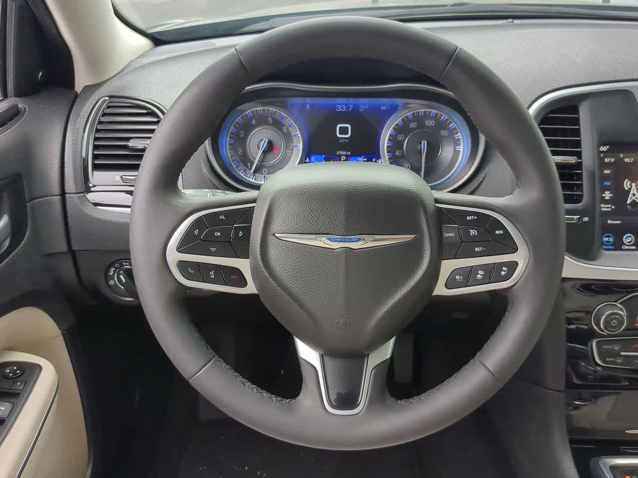 Chrysler 300 Touring 2023