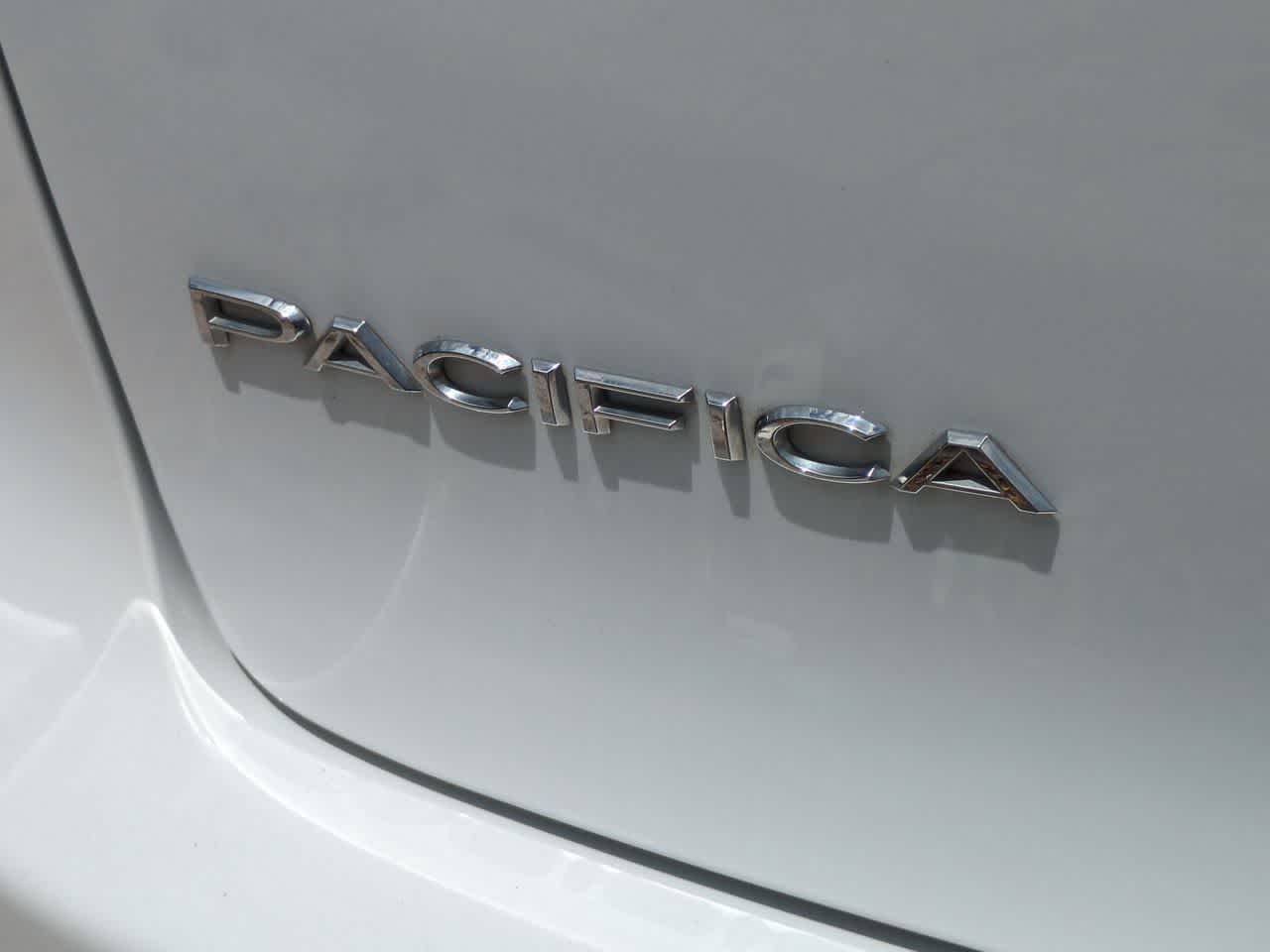 Chrysler Pacifica Touring L 2023