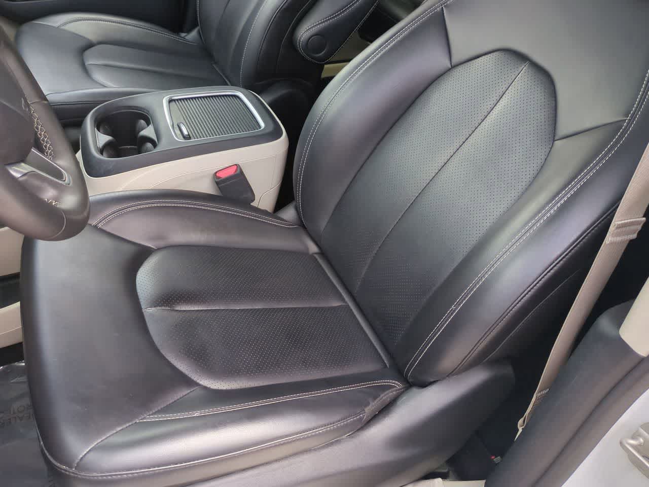 Chrysler Pacifica Touring L 2023