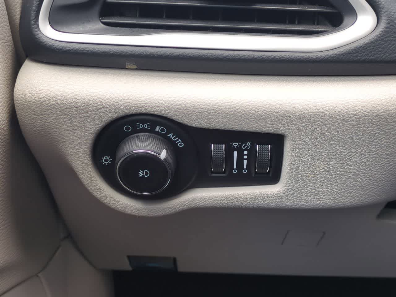 Chrysler Pacifica Touring L 2023