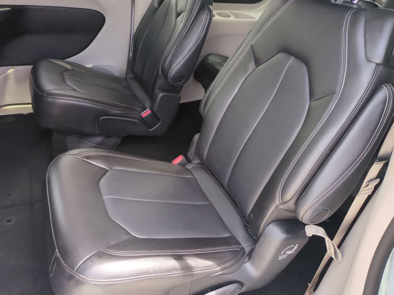 Chrysler Pacifica Touring L 2023