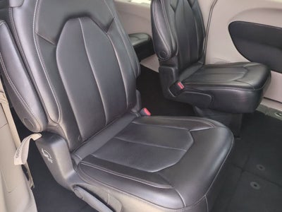 Chrysler Pacifica Touring L 2023