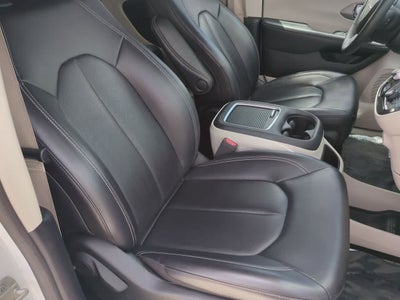 Chrysler Pacifica Touring L 2023