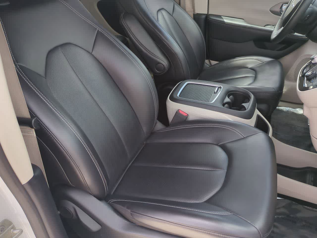 Chrysler Pacifica Touring L 2023