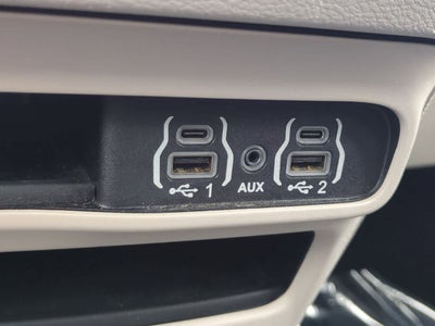 Chrysler Pacifica Touring L 2023