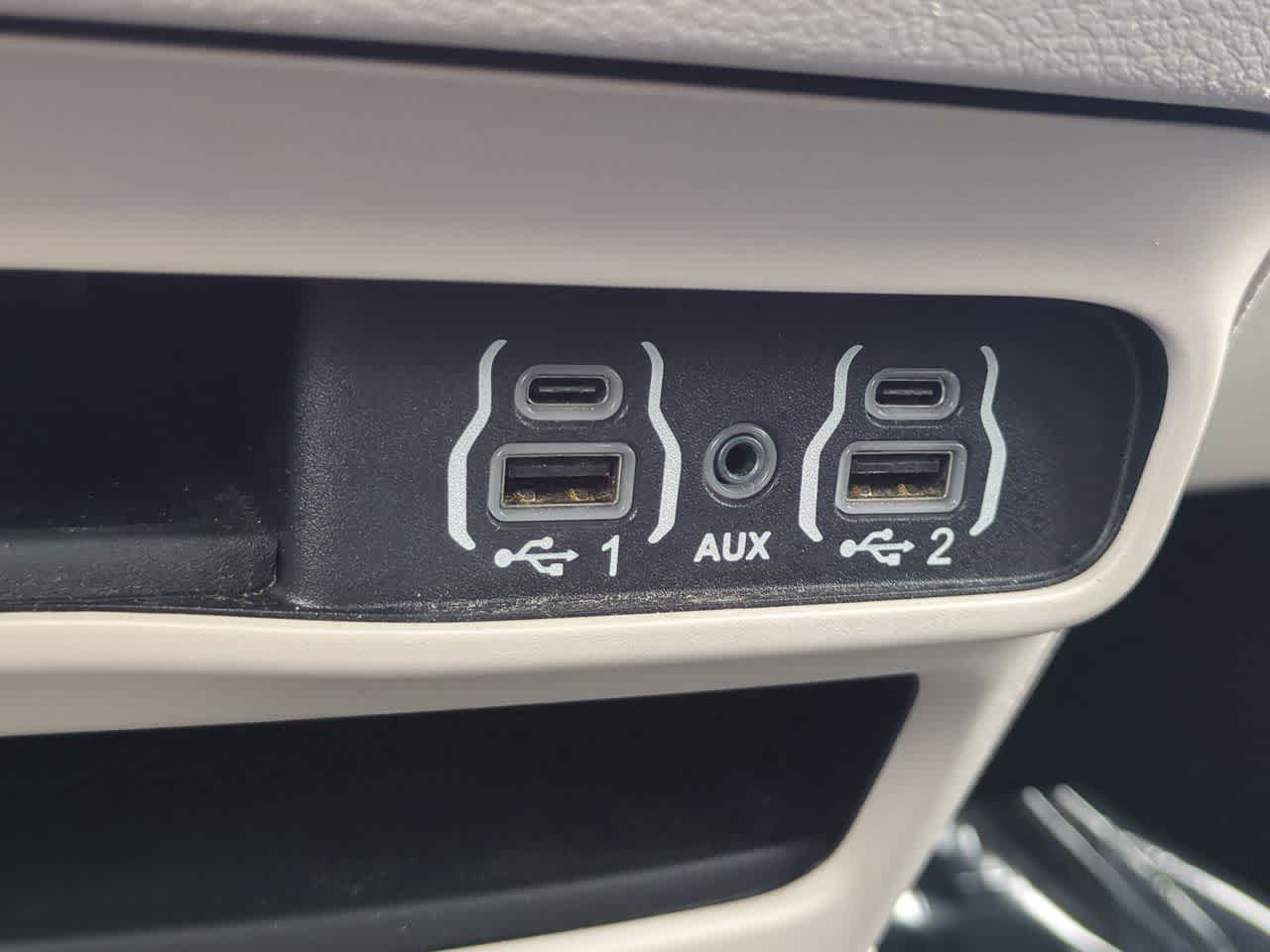 Chrysler Pacifica Touring L 2023