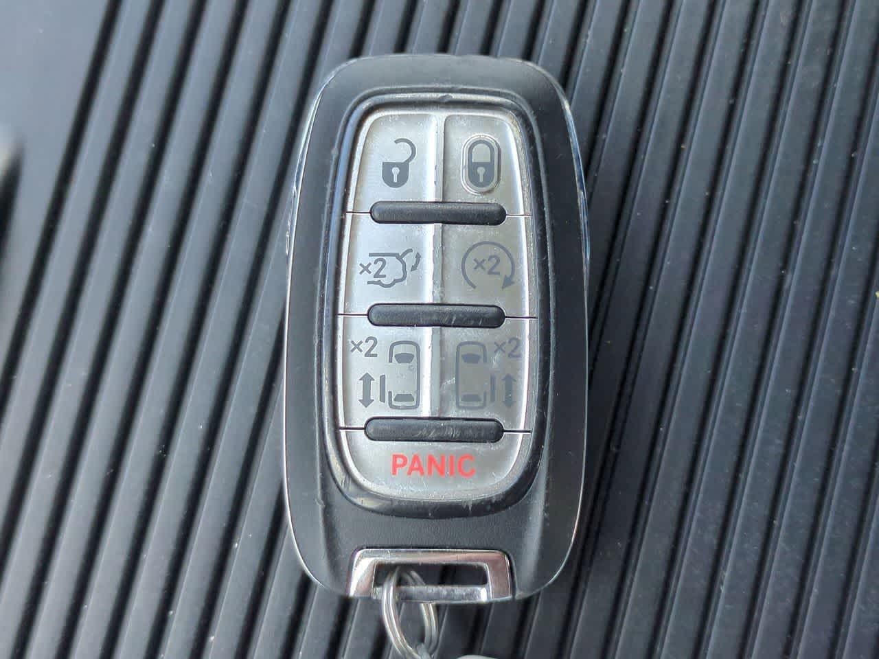 Chrysler Pacifica Touring L 2023