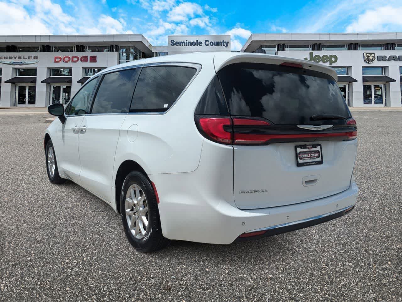 Chrysler Pacifica Touring L 2023