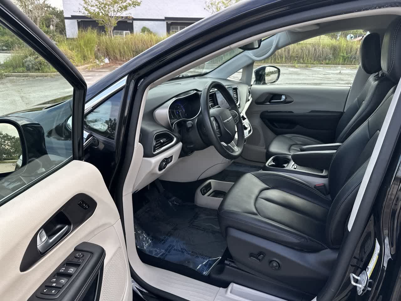 Chrysler Pacifica Touring L 2024