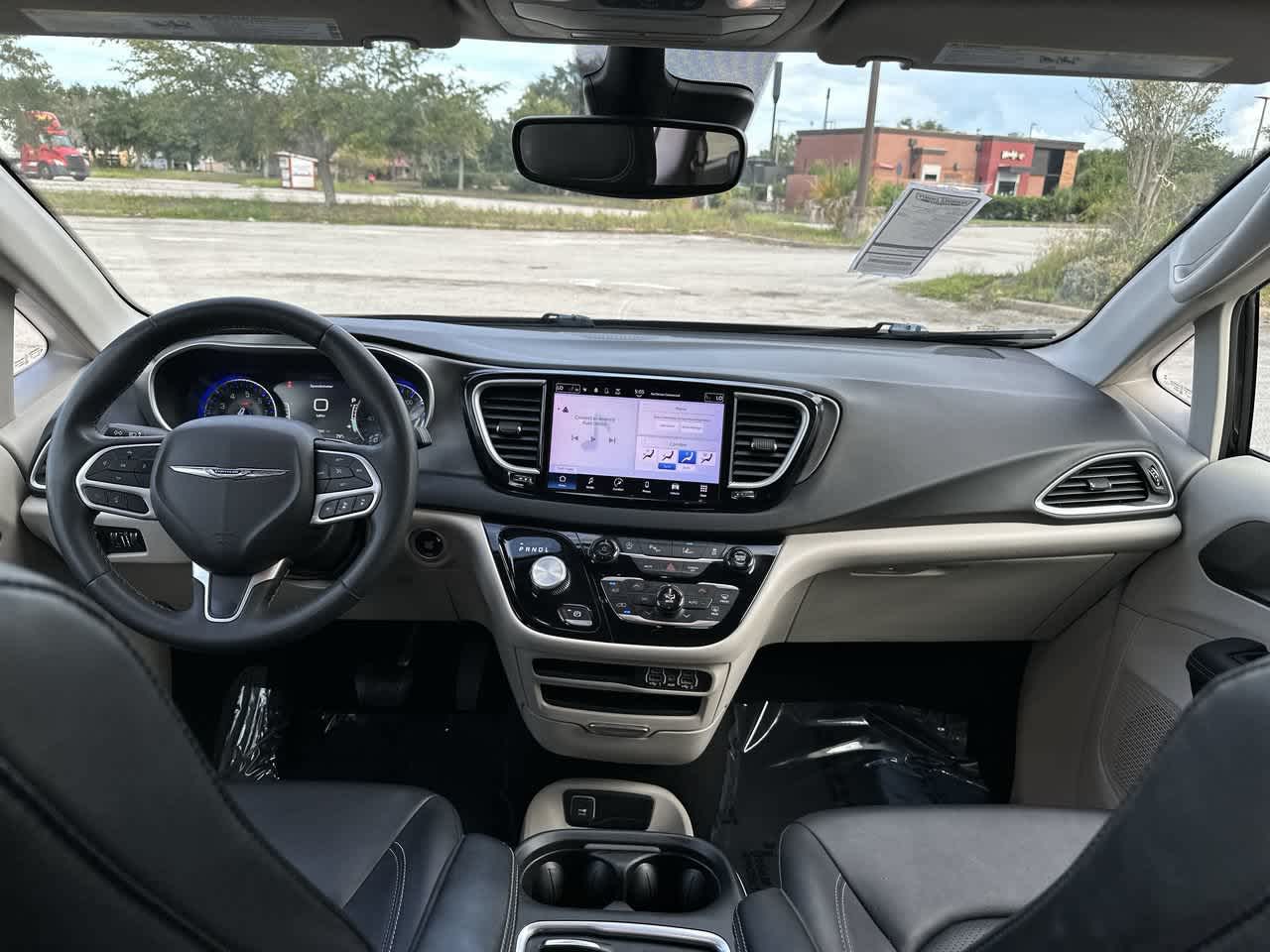 Chrysler Pacifica Touring L 2024