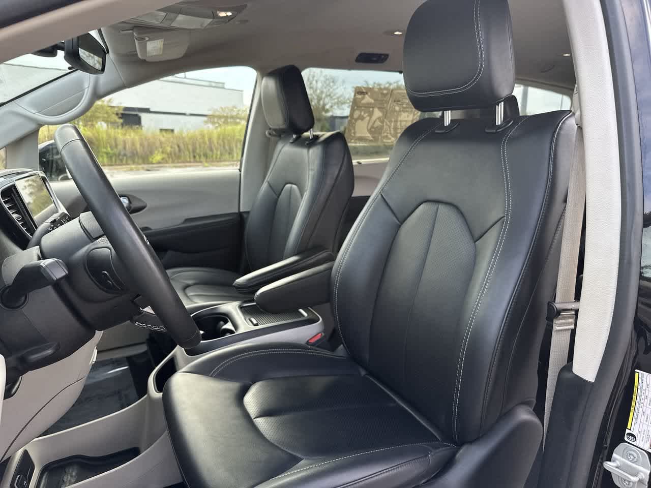 Chrysler Pacifica Touring L 2024