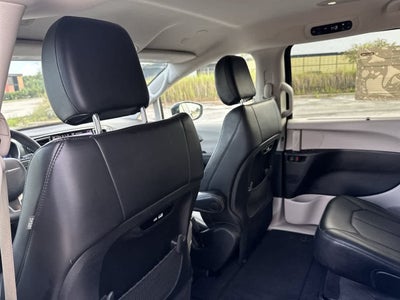 Chrysler Pacifica Touring L 2024
