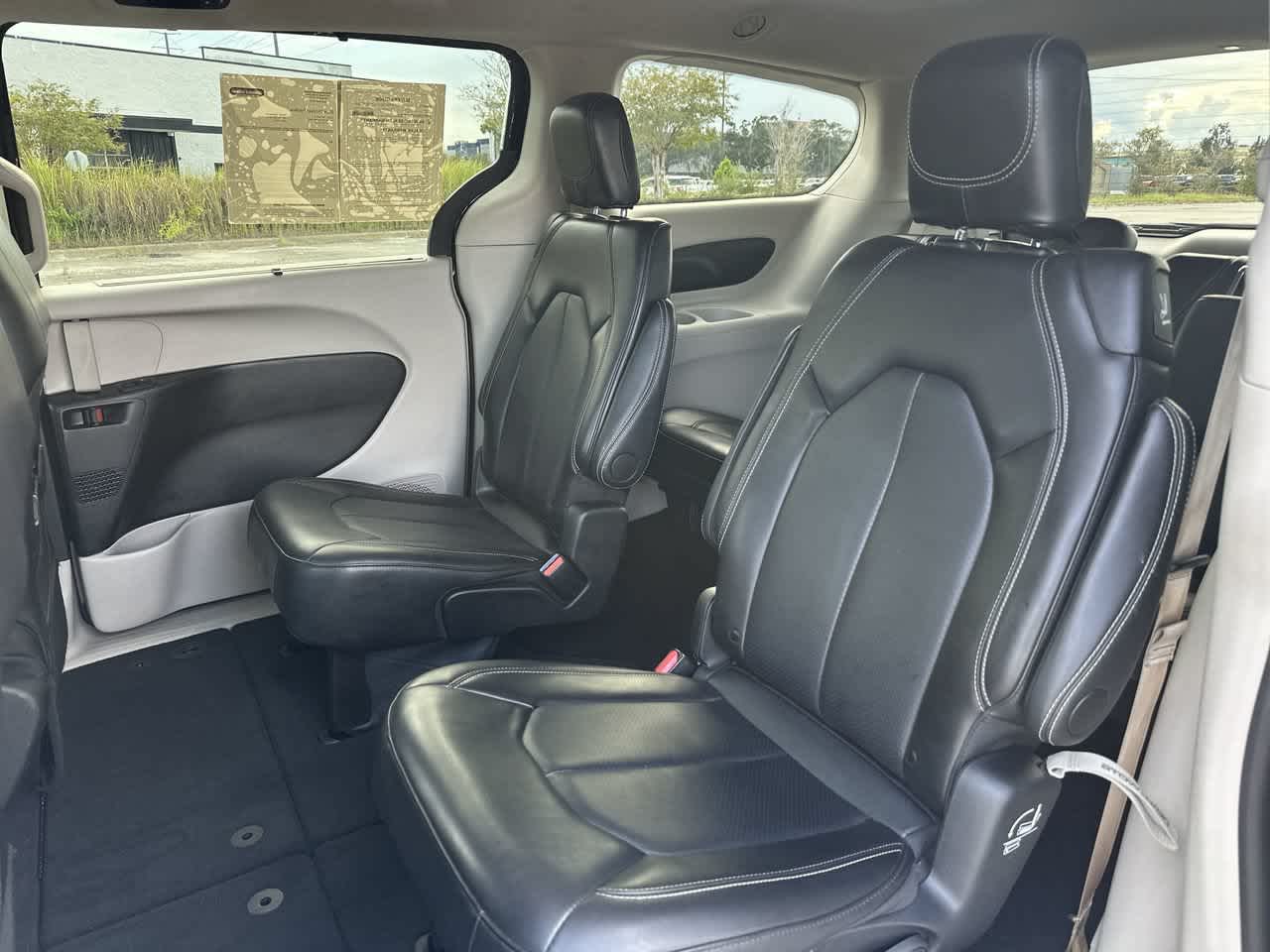 Chrysler Pacifica Touring L 2024