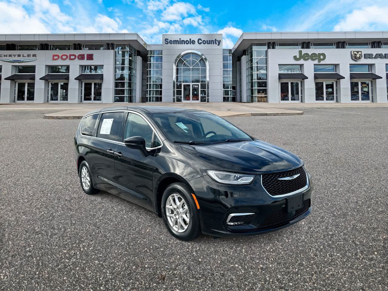 Chrysler Pacifica Touring L 2024