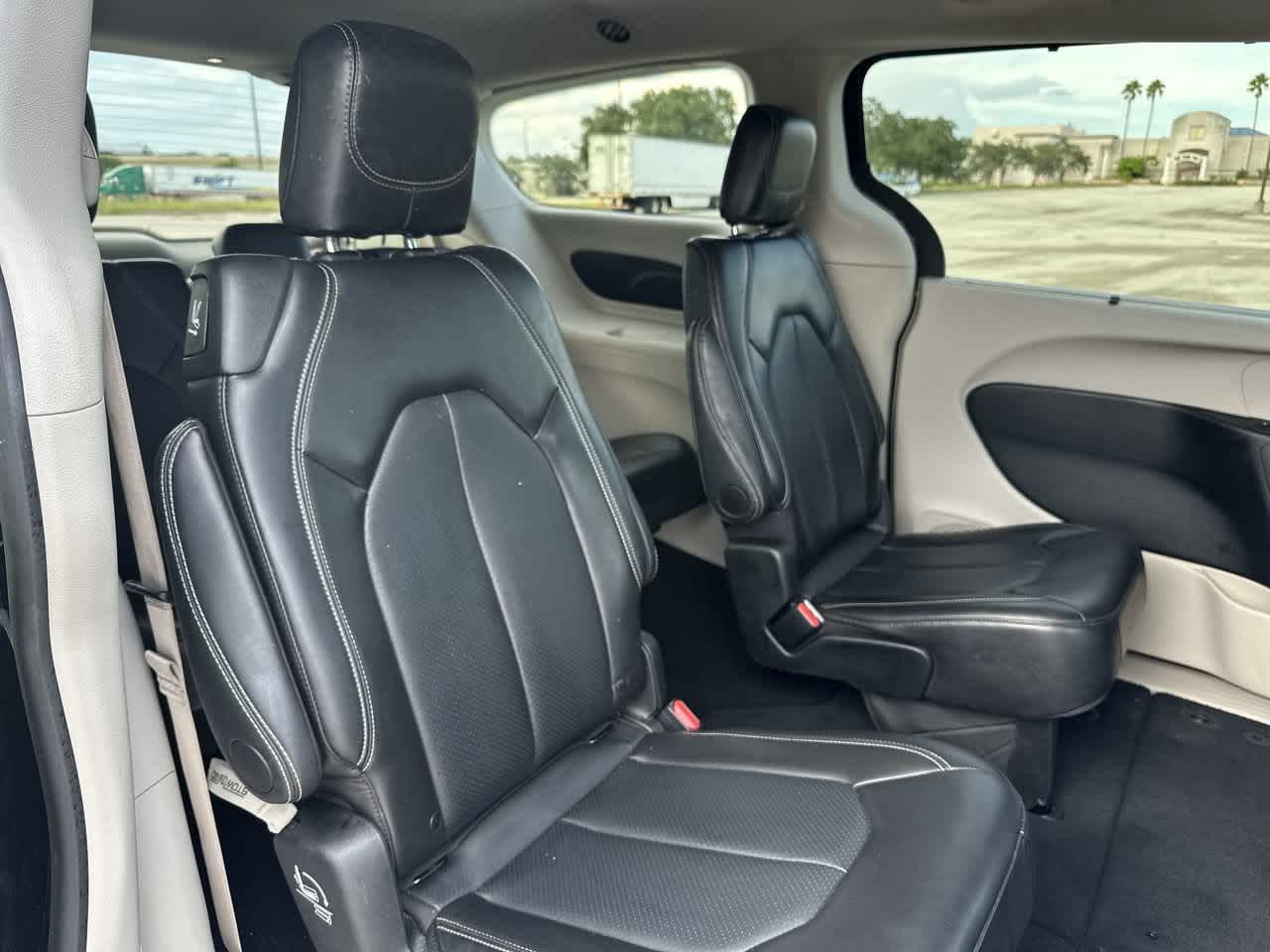 Chrysler Pacifica Touring L 2024