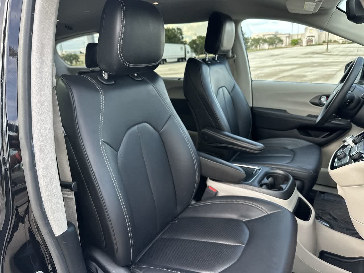 Chrysler Pacifica Touring L 2024