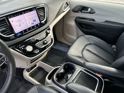 Chrysler Pacifica Touring L 2024