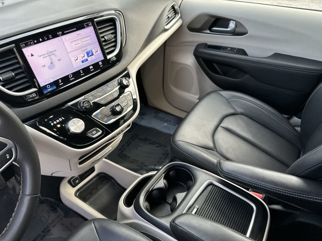 Chrysler Pacifica Touring L 2024