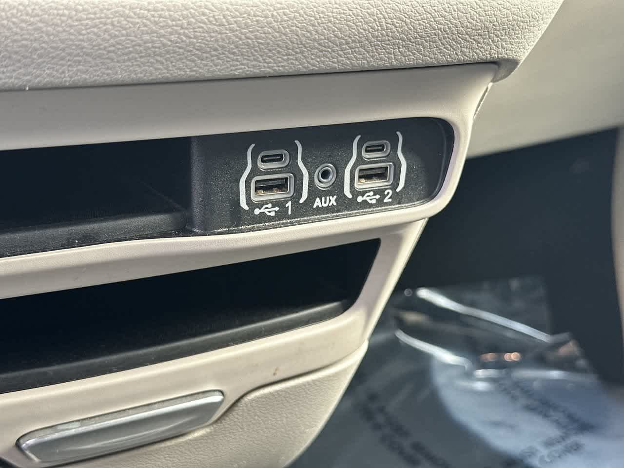 Chrysler Pacifica Touring L 2024