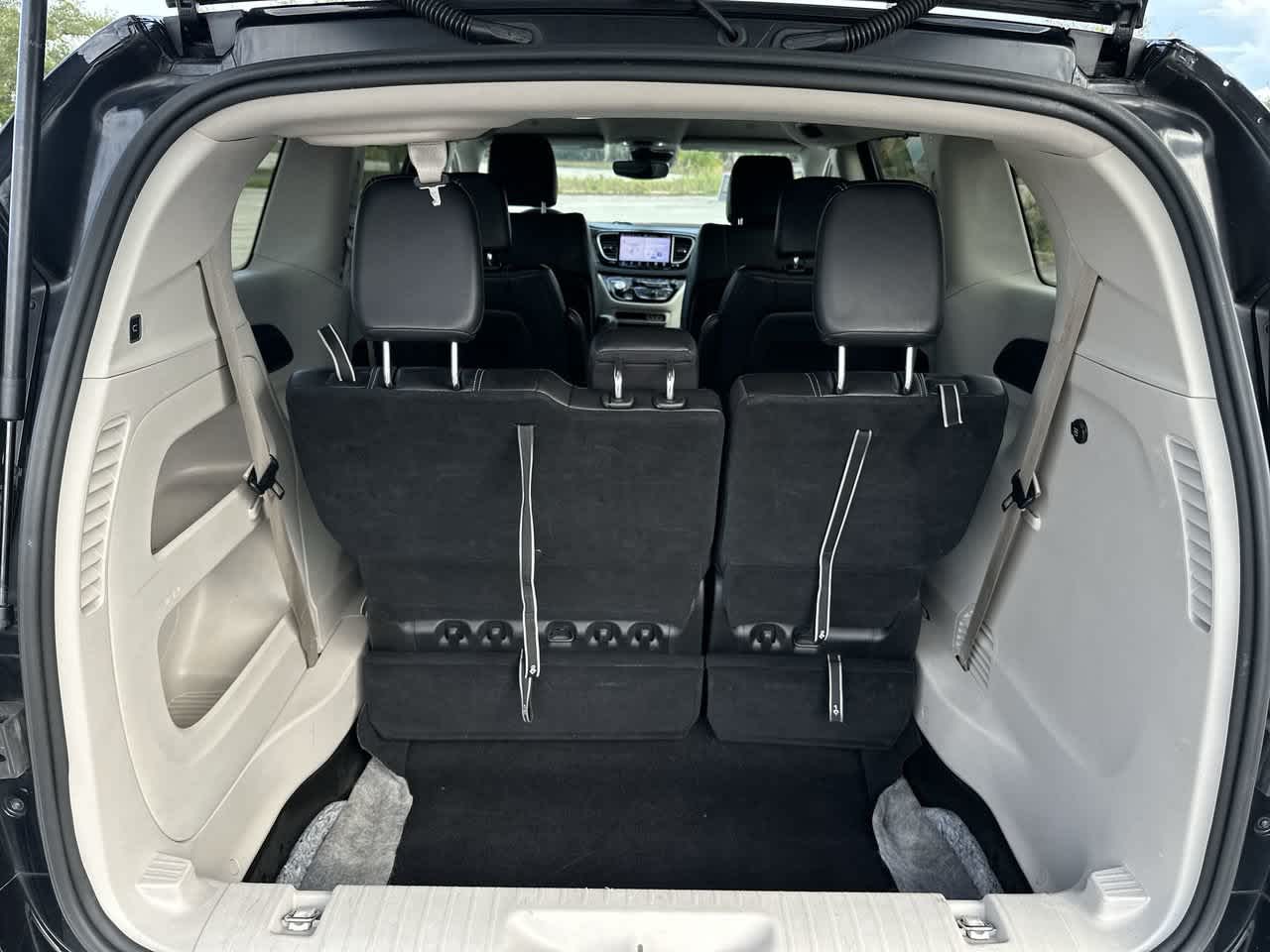 Chrysler Pacifica Touring L 2024