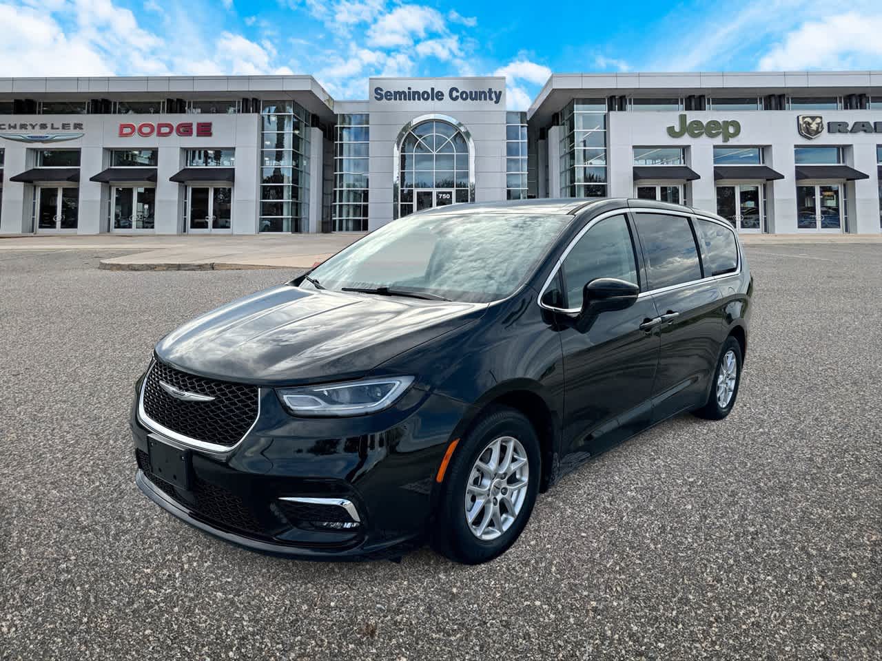 Chrysler Pacifica Touring L 2024