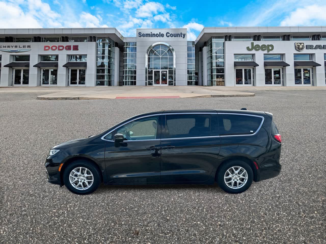Chrysler Pacifica Touring L 2024