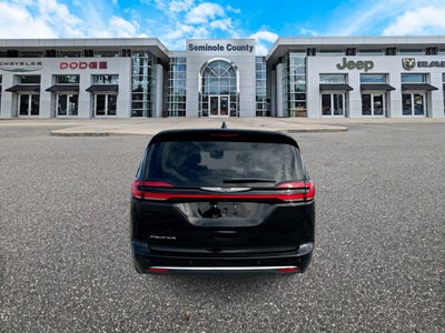 Chrysler Pacifica Touring L 2024