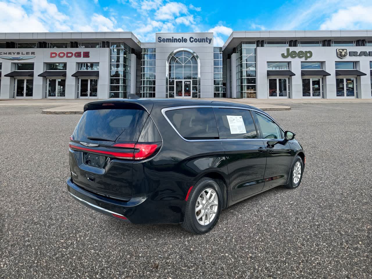 Chrysler Pacifica Touring L 2024