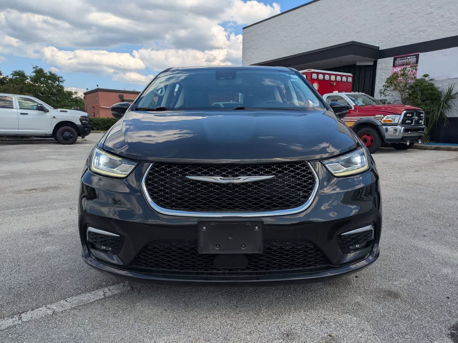 Chrysler Pacifica Touring L 2023