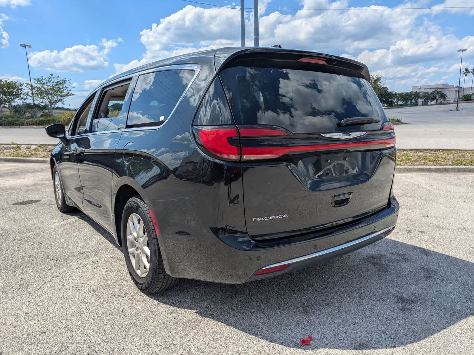 Chrysler Pacifica Touring L 2023