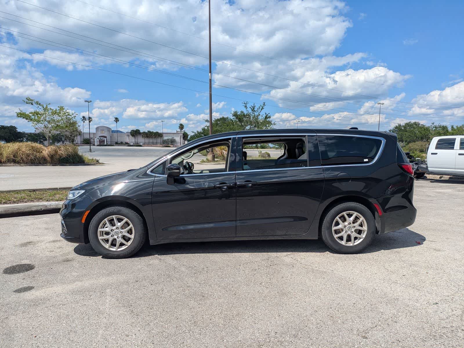 Chrysler Pacifica Touring L 2023