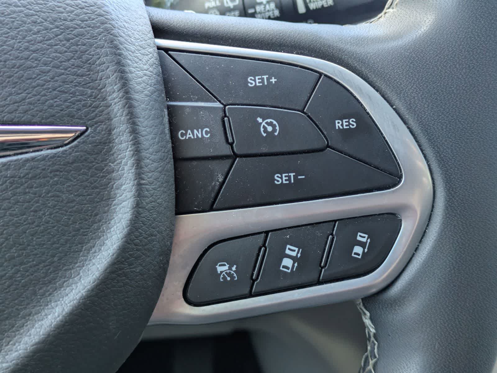 Chrysler Pacifica Touring L 2023