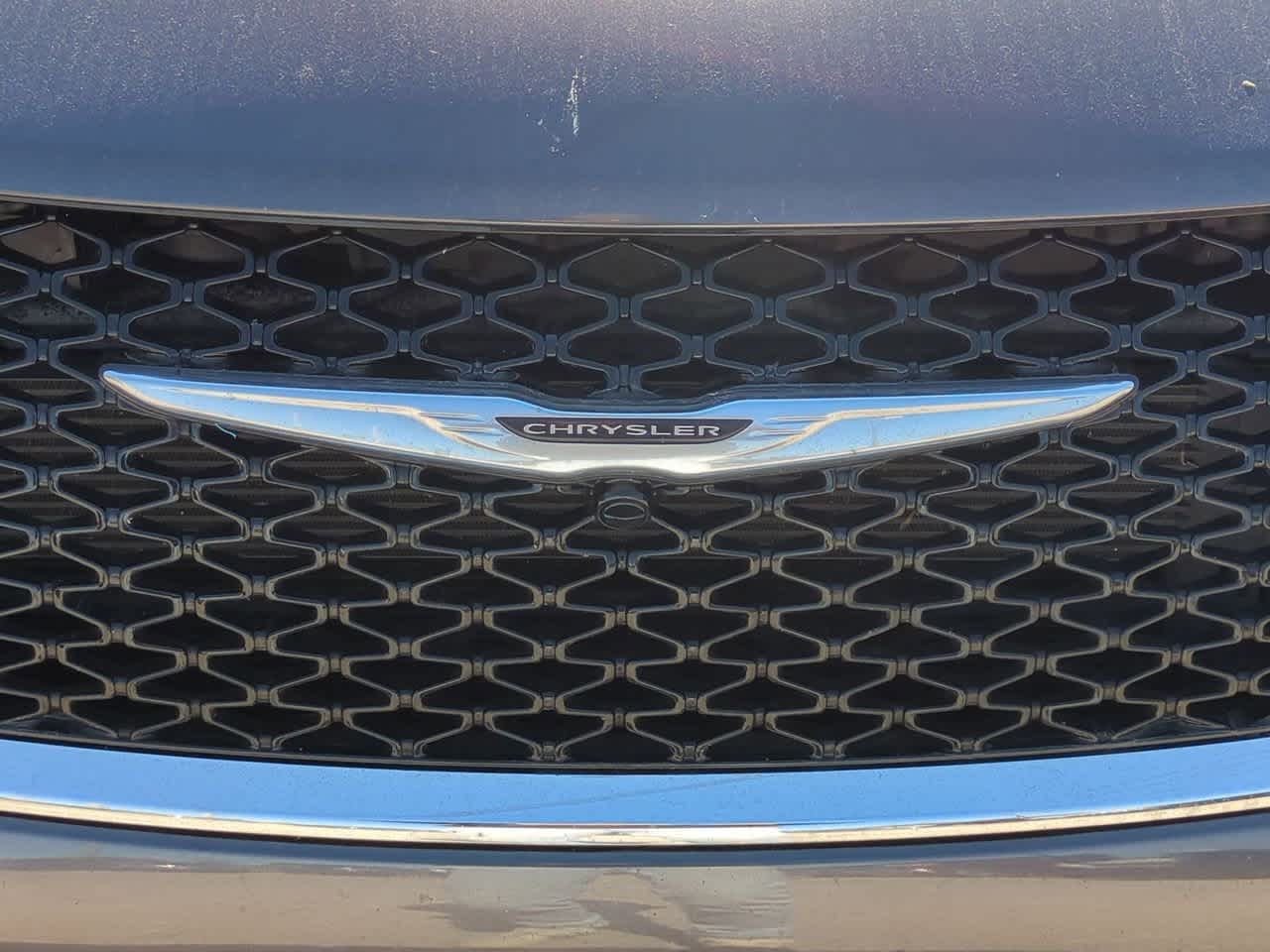 Chrysler Pacifica Touring L 2023