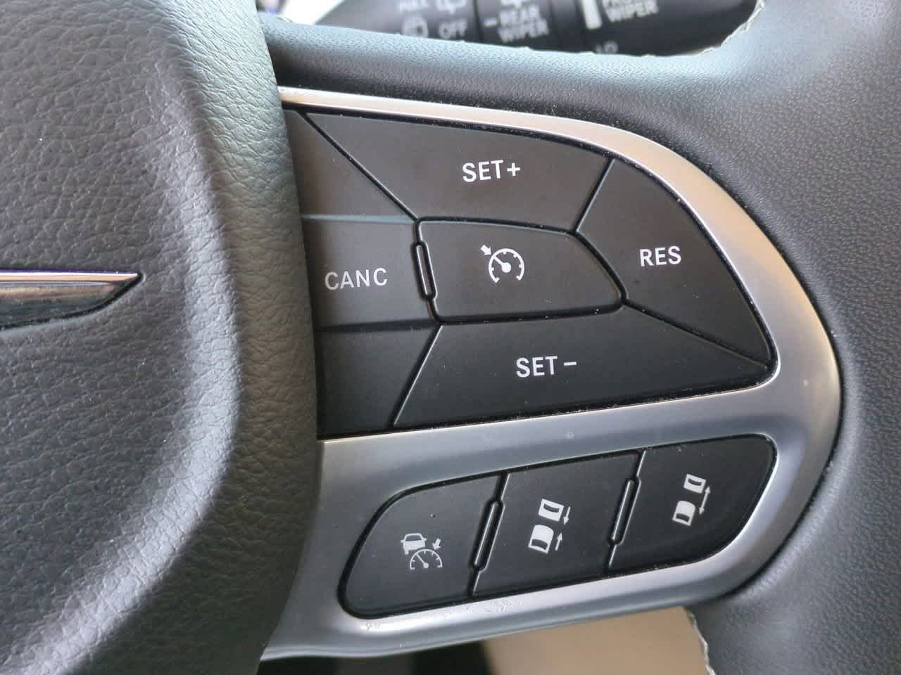 Chrysler Pacifica Touring L 2023