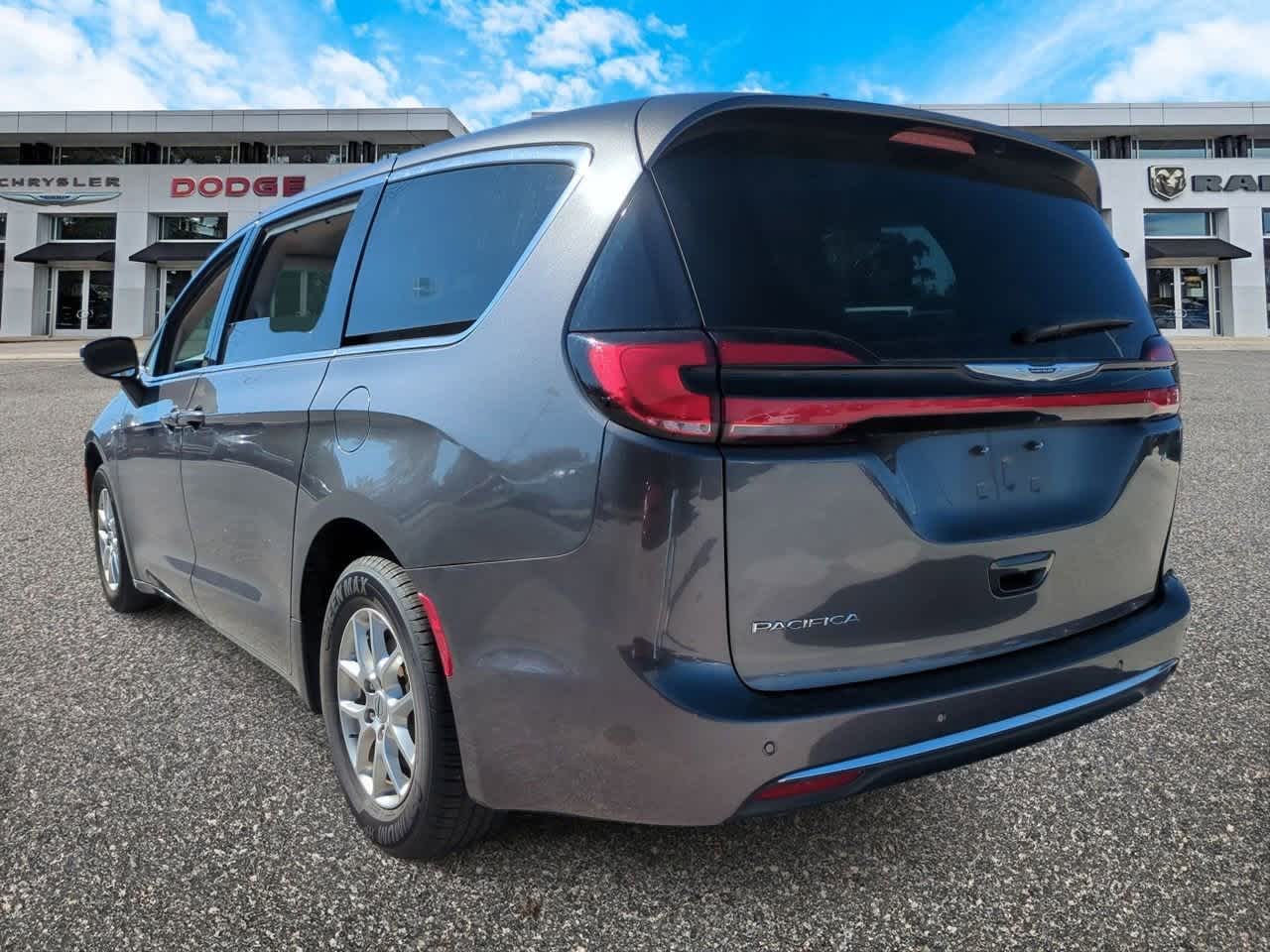 Chrysler Pacifica Touring L 2023