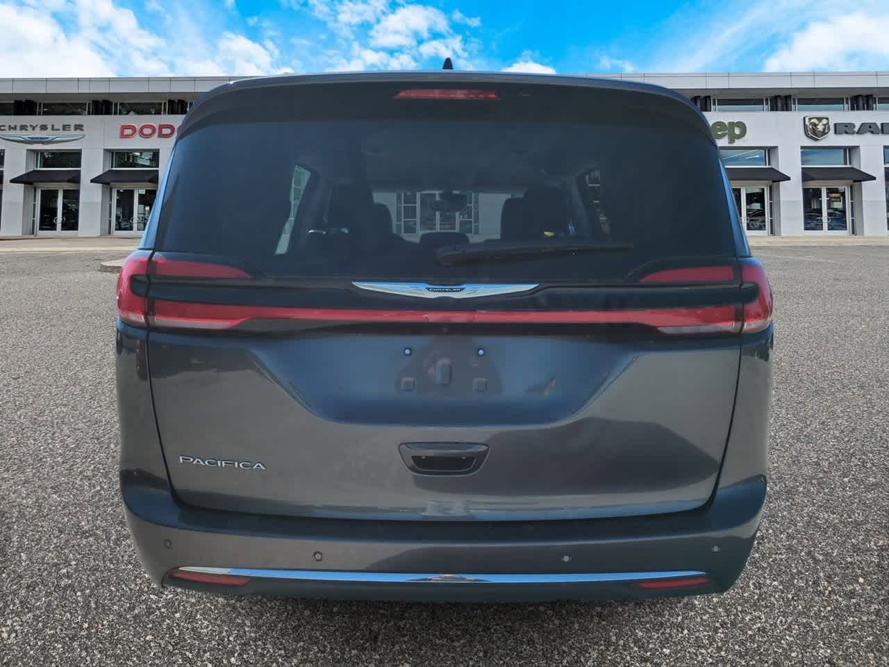 Chrysler Pacifica Touring L 2023