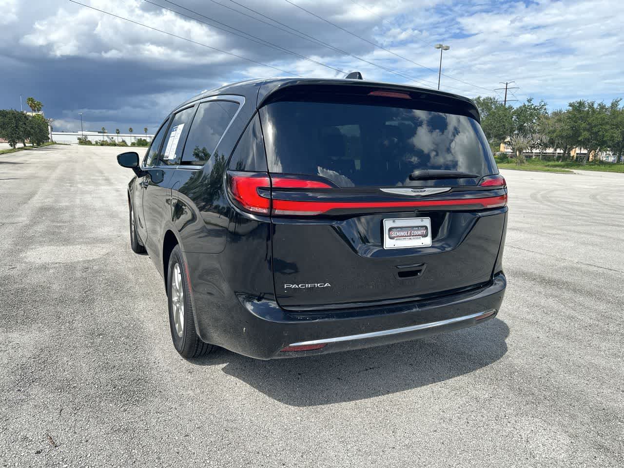 Chrysler Pacifica Touring L 2024