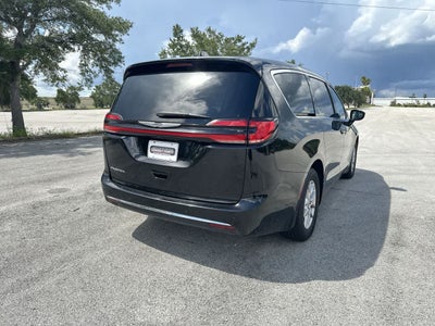 Chrysler Pacifica Touring L 2024