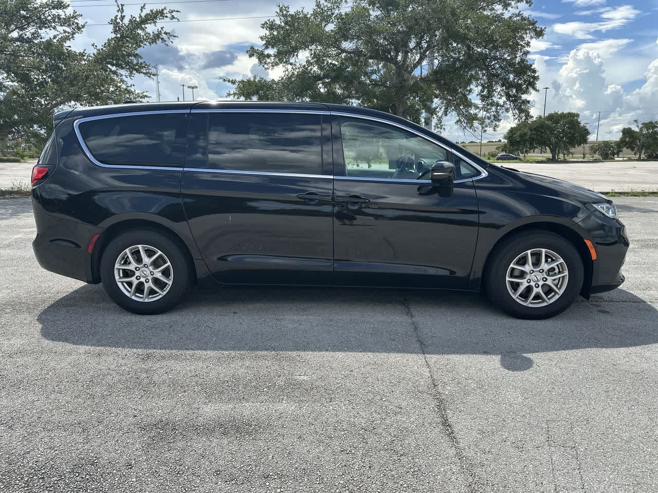 Chrysler Pacifica Touring L 2024