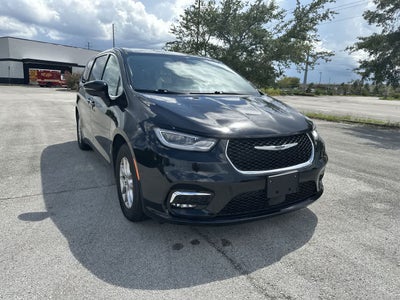 Chrysler Pacifica Touring L 2024