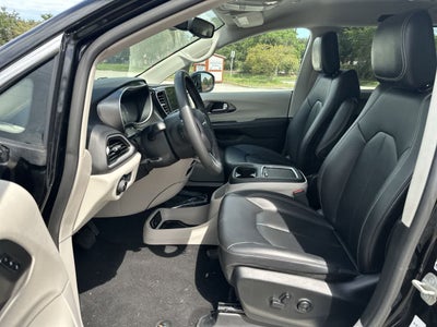 Chrysler Pacifica Touring L 2024