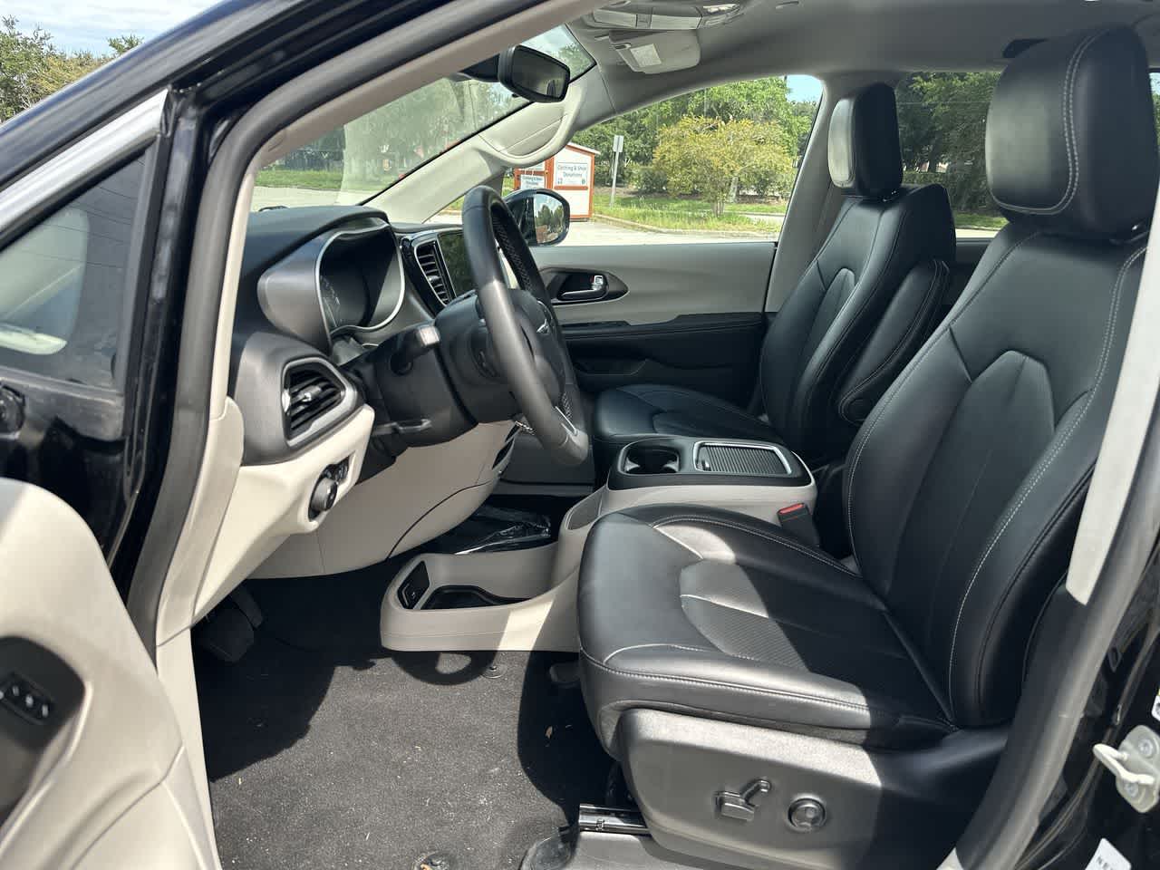 Chrysler Pacifica Touring L 2024