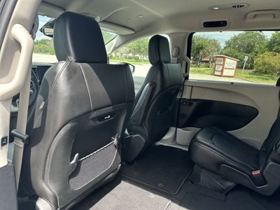 Chrysler Pacifica Touring L 2024