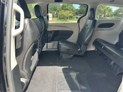 Chrysler Pacifica Touring L 2024
