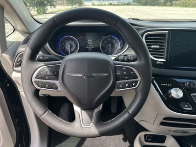 Chrysler Pacifica Touring L 2024