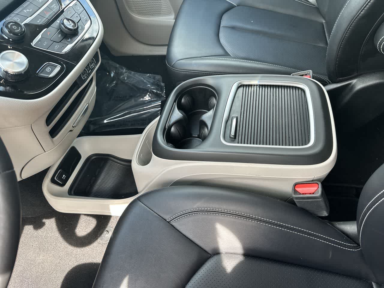 Chrysler Pacifica Touring L 2024
