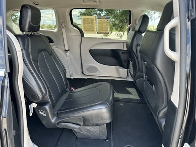 Chrysler Pacifica Touring L 2024