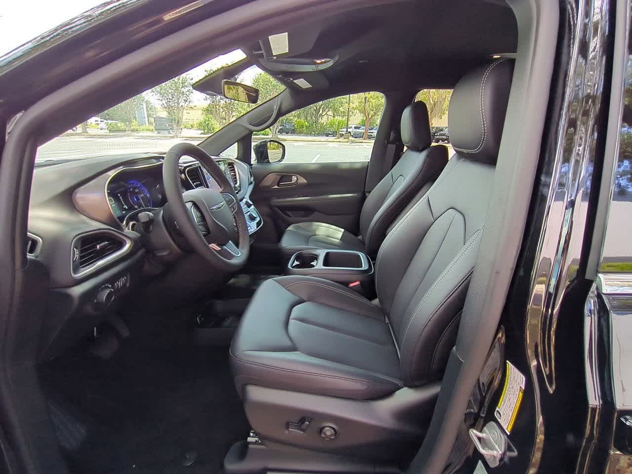 2026 Chrysler Voyager VOYAGER LX