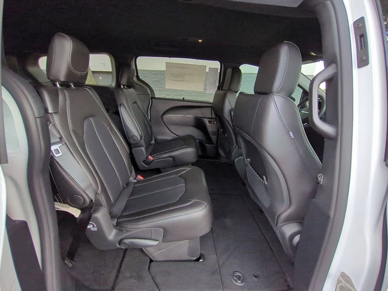 2026 Chrysler Voyager VOYAGER LX